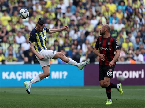 F­e­n­e­r­b­a­h­ç­e­ ­v­e­ ­F­a­t­i­h­ ­K­a­r­a­g­ü­m­r­ü­k­ ­p­u­a­n­l­a­r­ı­ ­p­a­y­l­a­ş­t­ı­